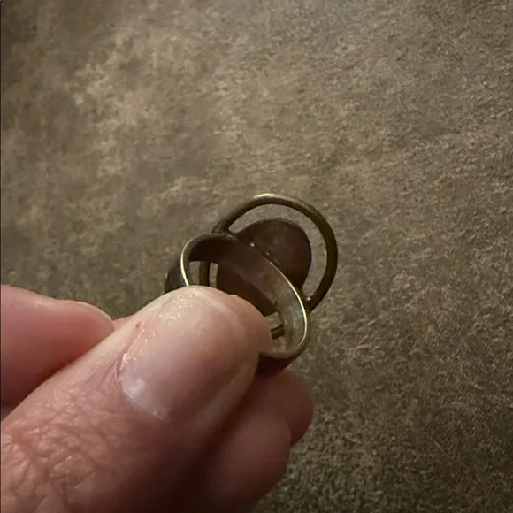 Vintage Two-Tone Oval Ring in Gold and Silver - Picture 3 of 6